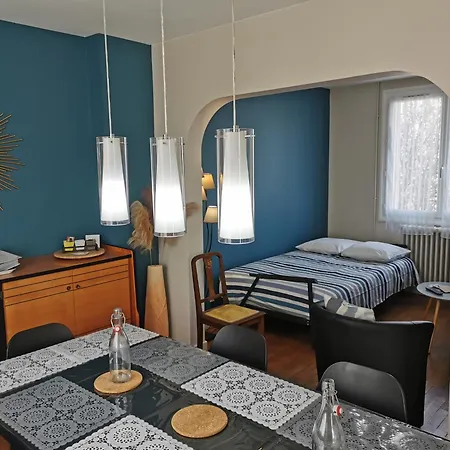 Dom wakacyjny Authentique 1950 Futuroscope Aquascope, 1a9prsn, 3 Pkg, 3 Etoiles A 6prsn Et 3 Appoints Eco-responsable